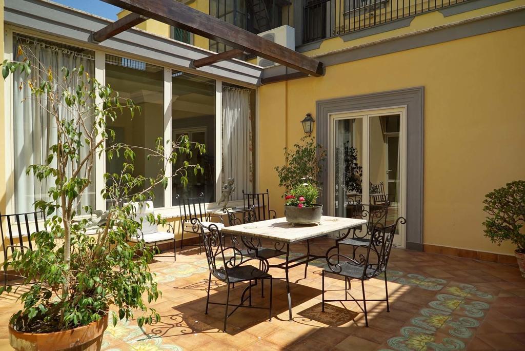 Bed And Breakfast Riviera Di Chiaia Turrisi Napels Buitenkant foto
