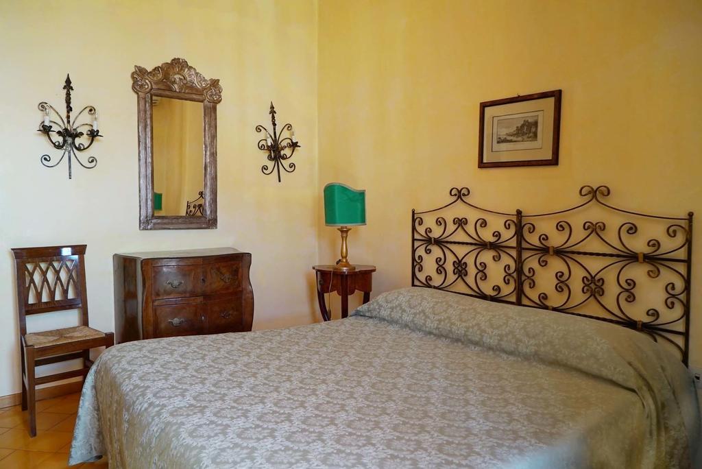 Bed And Breakfast Riviera Di Chiaia Turrisi Napels Kamer foto