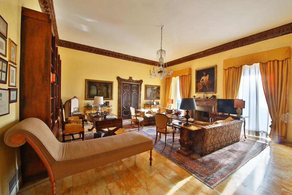 Bed And Breakfast Riviera Di Chiaia Turrisi Napels Buitenkant foto